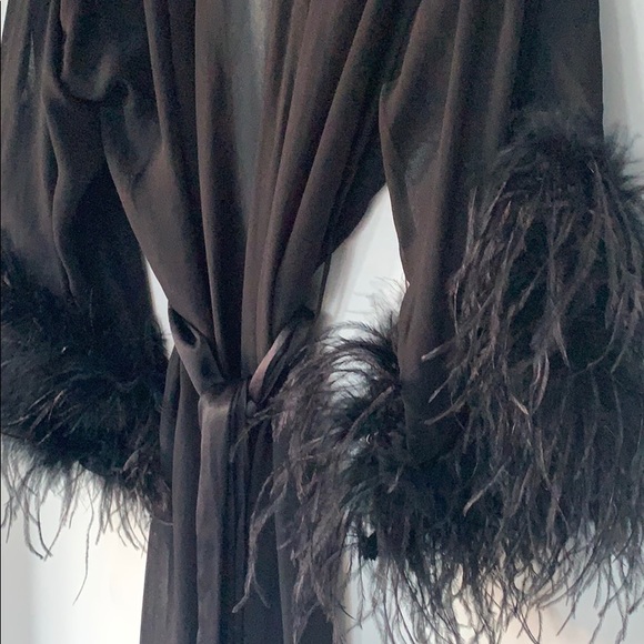Feather Cuff Robe - Picture 7 of 11